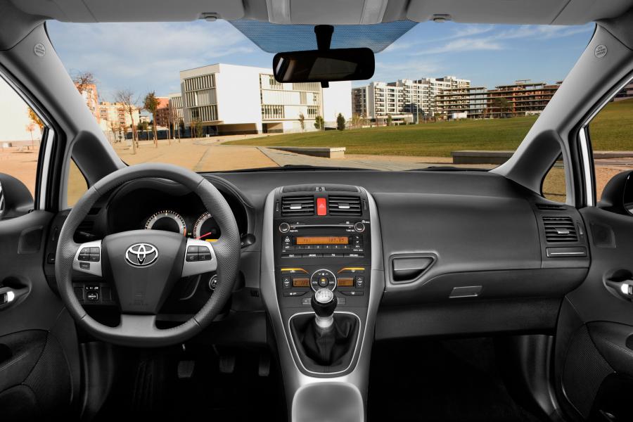  Toyota Auris 2010 года  (фото 53 из 59)